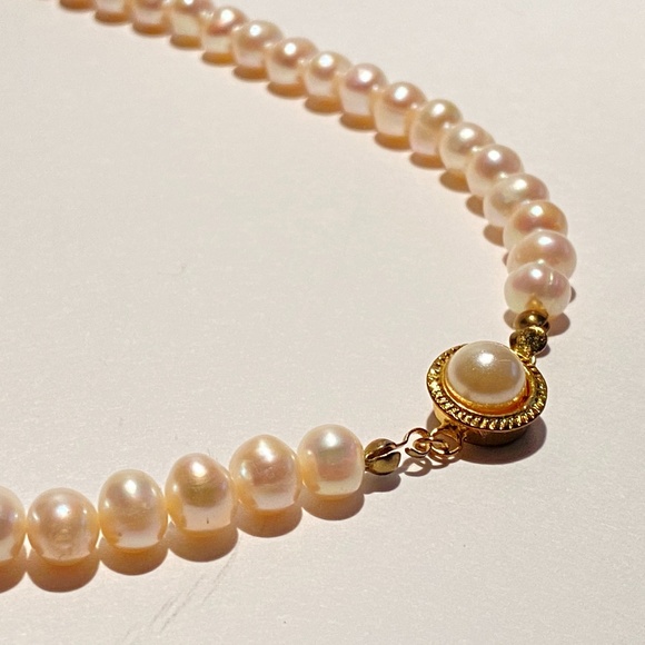 Vintage Pearl Necklace - Picture 3 of 4